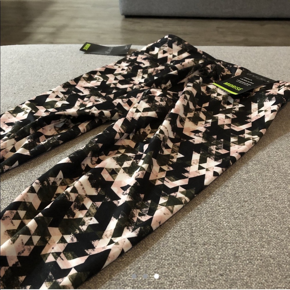 Energie brand patterned leggings in size medium